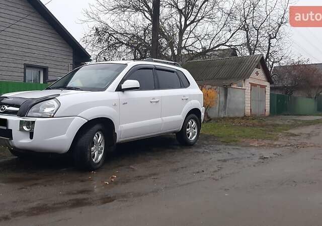 Белый Хендай Туксон, объемом двигателя 1.99 л и пробегом 191 тыс. км за 9300 $, фото 19 на Automoto.ua