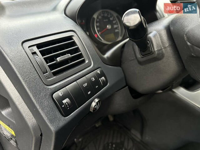 Белый Хендай Туксон, объемом двигателя 2 л и пробегом 221 тыс. км за 7700 $, фото 15 на Automoto.ua