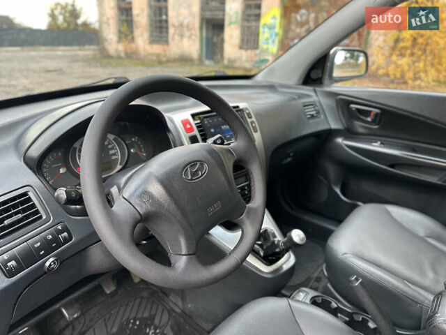 Белый Хендай Туксон, объемом двигателя 2 л и пробегом 221 тыс. км за 7700 $, фото 19 на Automoto.ua