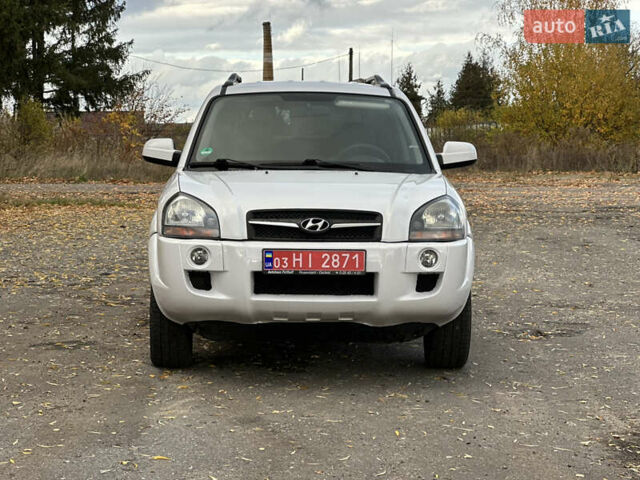 Белый Хендай Туксон, объемом двигателя 2 л и пробегом 221 тыс. км за 7700 $, фото 2 на Automoto.ua