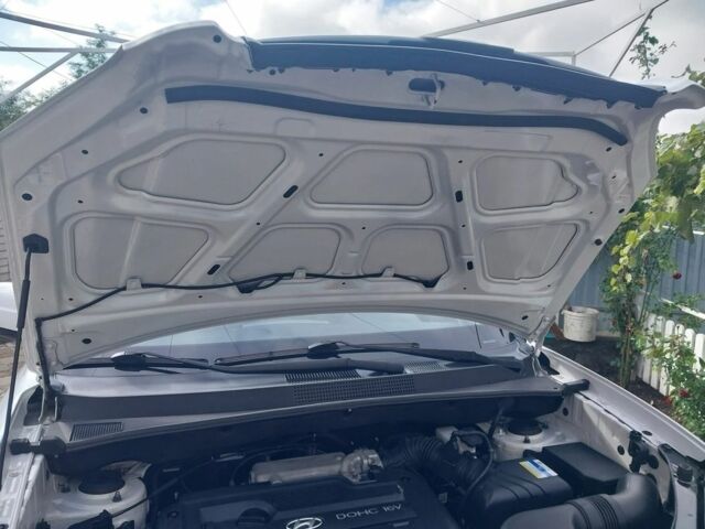 Белый Хендай Туксон, объемом двигателя 2 л и пробегом 120 тыс. км за 9600 $, фото 18 на Automoto.ua