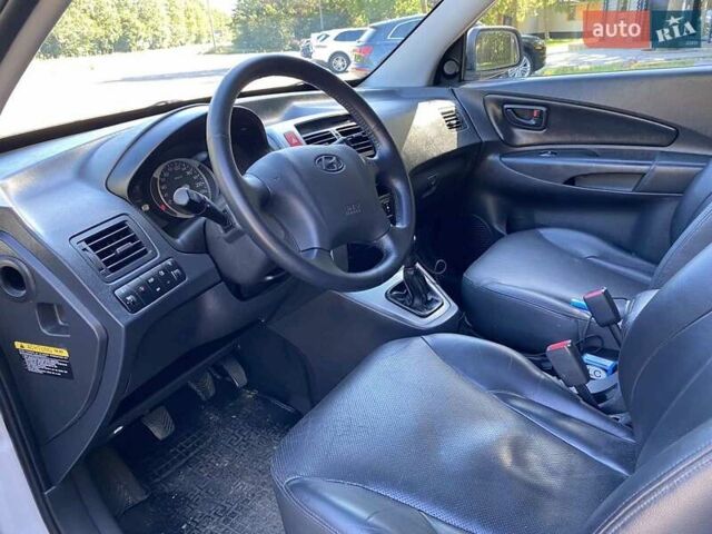 Хендай Туксон 2009 у Борисполе на Automoto.ua Білий Хендай Туксон, об'ємом двигуна 1.98 л та пробігом 193 тис. км за 8090 $, фото 5 на Automoto.ua