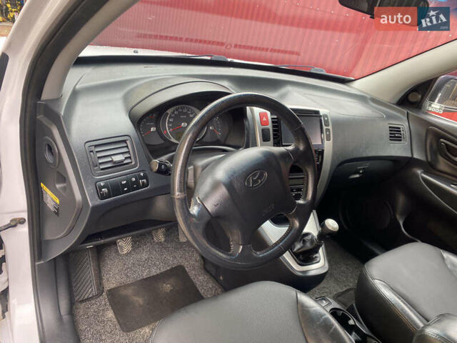 Білий Хендай Туксон, об'ємом двигуна 2 л та пробігом 210 тис. км за 7890 $, фото 9 на Automoto.ua
