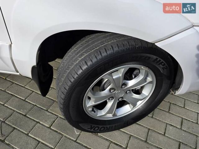 Хендай Туксон 2009 в Тернополе на Automoto.ua Белый Хендай Туксон, объемом двигателя 2 л и пробегом 212 тыс. км за 7350 $, фото 15 на Automoto.ua