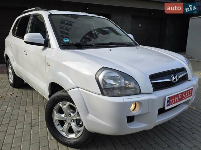 Хендай Туксон 2009 в Тернополе на Automoto.ua Белый Хендай Туксон, объемом двигателя 2 л и пробегом 212 тыс. км за 7350 $, фото 12 на Automoto.ua