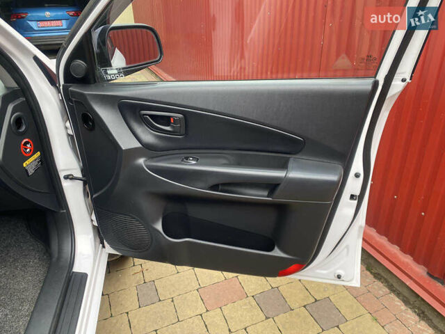 Білий Хендай Туксон, об'ємом двигуна 2 л та пробігом 210 тис. км за 7890 $, фото 6 на Automoto.ua