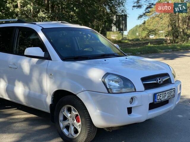 Хендай Туксон 2009 у Борисполе на Automoto.ua Білий Хендай Туксон, об'ємом двигуна 1.98 л та пробігом 193 тис. км за 8090 $, фото 3 на Automoto.ua