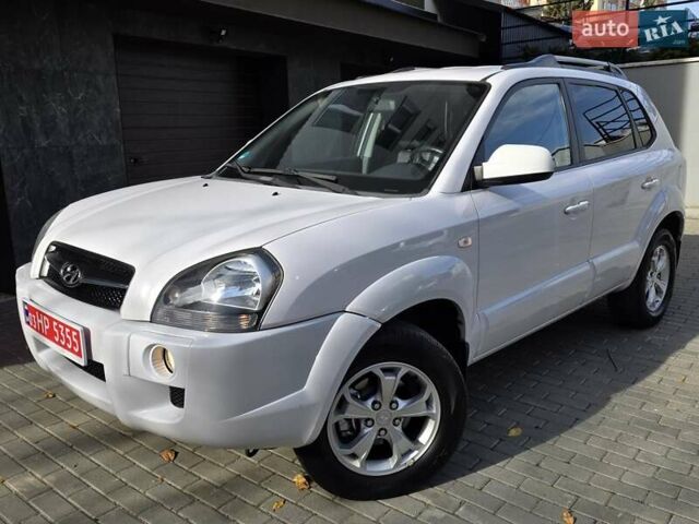 Хендай Туксон 2009 в Тернополе на Automoto.ua Белый Хендай Туксон, объемом двигателя 2 л и пробегом 212 тыс. км за 7350 $, фото 2 на Automoto.ua