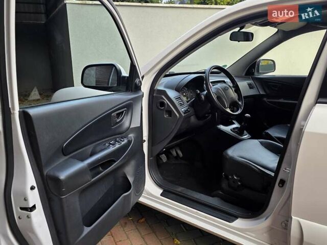 Хендай Туксон 2009 в Тернополе на Automoto.ua Белый Хендай Туксон, объемом двигателя 2 л и пробегом 212 тыс. км за 7350 $, фото 16 на Automoto.ua