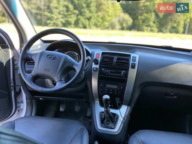 Хендай Туксон 2009 у Борисполе на Automoto.ua Білий Хендай Туксон, об'ємом двигуна 1.98 л та пробігом 193 тис. км за 8090 $, фото 11 на Automoto.ua
