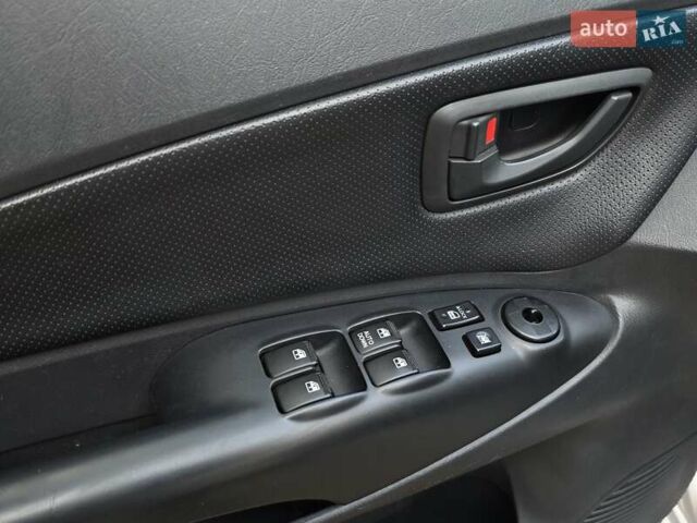 Хендай Туксон 2009 в Тернополе на Automoto.ua Белый Хендай Туксон, объемом двигателя 2 л и пробегом 212 тыс. км за 7350 $, фото 18 на Automoto.ua