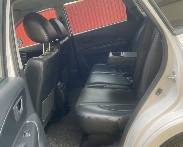 Білий Хендай Туксон, об'ємом двигуна 2 л та пробігом 210 тис. км за 7890 $, фото 10 на Automoto.ua