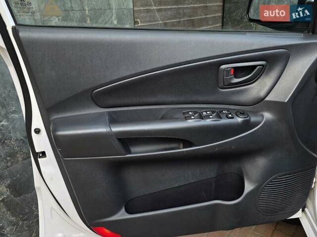 Хендай Туксон 2009 в Тернополе на Automoto.ua Белый Хендай Туксон, объемом двигателя 2 л и пробегом 212 тыс. км за 7350 $, фото 17 на Automoto.ua