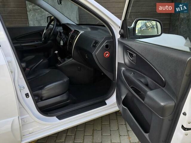 Хендай Туксон 2009 в Тернополе на Automoto.ua Белый Хендай Туксон, объемом двигателя 2 л и пробегом 212 тыс. км за 7350 $, фото 32 на Automoto.ua