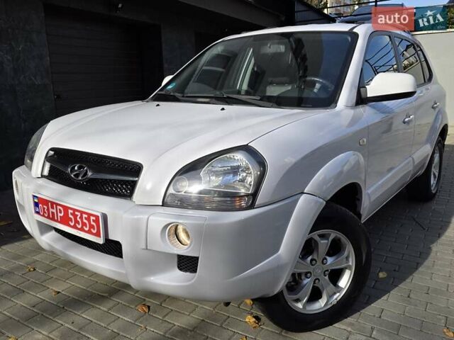 Хендай Туксон 2009 в Тернополе на Automoto.ua Белый Хендай Туксон, объемом двигателя 2 л и пробегом 212 тыс. км за 7350 $, фото 1 на Automoto.ua