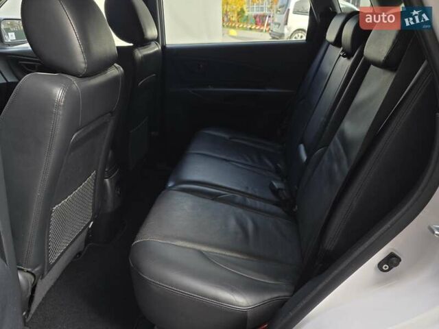 Хендай Туксон 2009 в Тернополе на Automoto.ua Белый Хендай Туксон, объемом двигателя 2 л и пробегом 212 тыс. км за 7350 $, фото 25 на Automoto.ua