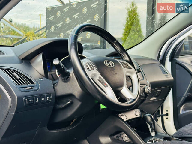 Хендай Туксон 2010 в Харькове на Automoto.ua Белый Хендай Туксон, объемом двигателя 2.36 л и пробегом 163 тыс. км за 11900 $, фото 13 на Automoto.ua