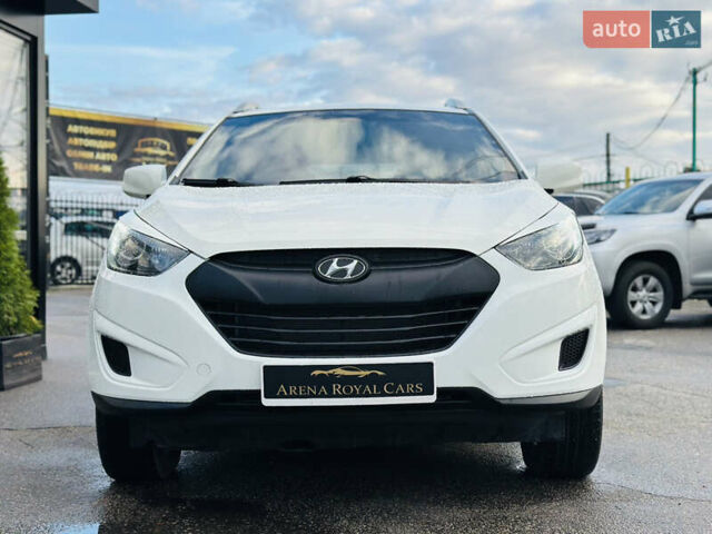 Хендай Туксон 2010 в Харькове на Automoto.ua Белый Хендай Туксон, объемом двигателя 2.36 л и пробегом 163 тыс. км за 11900 $, фото 6 на Automoto.ua