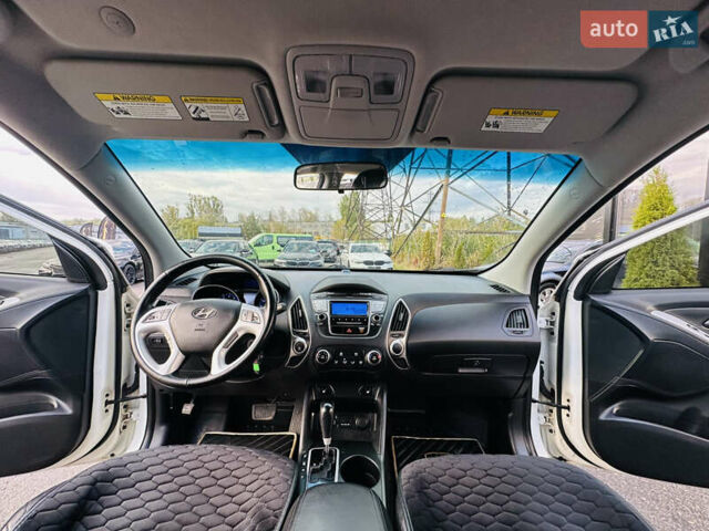 Хендай Туксон 2010 в Харькове на Automoto.ua Белый Хендай Туксон, объемом двигателя 2.36 л и пробегом 163 тыс. км за 11900 $, фото 18 на Automoto.ua