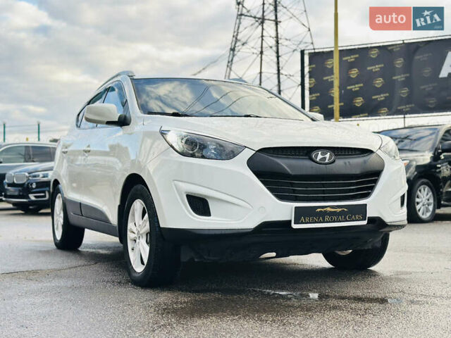 Хендай Туксон 2010 в Харькове на Automoto.ua Белый Хендай Туксон, объемом двигателя 2.36 л и пробегом 163 тыс. км за 11900 $, фото 7 на Automoto.ua