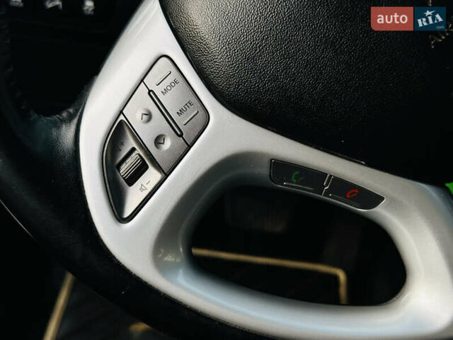 Хендай Туксон 2010 в Харькове на Automoto.ua Белый Хендай Туксон, объемом двигателя 2.36 л и пробегом 163 тыс. км за 11900 $, фото 23 на Automoto.ua