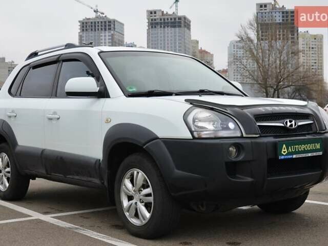 Білий Хендай Туксон, об'ємом двигуна 1.98 л та пробігом 186 тис. км за 8777 $, фото 1 на Automoto.ua