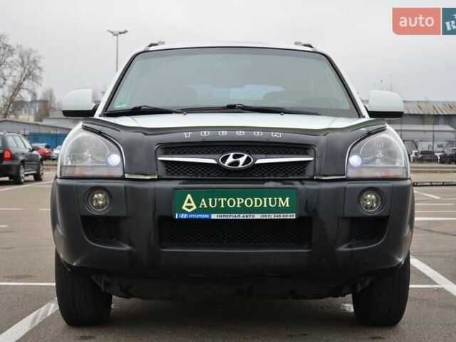 Білий Хендай Туксон, об'ємом двигуна 1.98 л та пробігом 186 тис. км за 8777 $, фото 2 на Automoto.ua