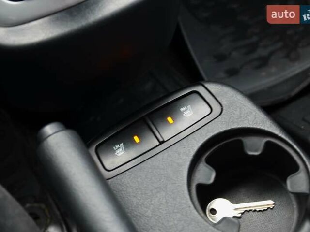 Білий Хендай Туксон, об'ємом двигуна 1.98 л та пробігом 186 тис. км за 8777 $, фото 21 на Automoto.ua