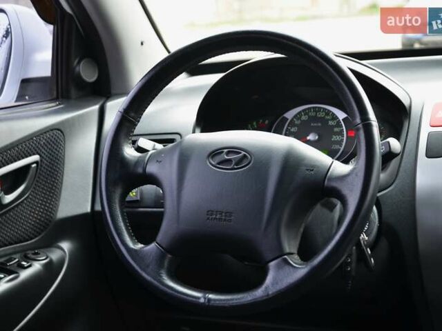 Білий Хендай Туксон, об'ємом двигуна 1.98 л та пробігом 186 тис. км за 8777 $, фото 28 на Automoto.ua