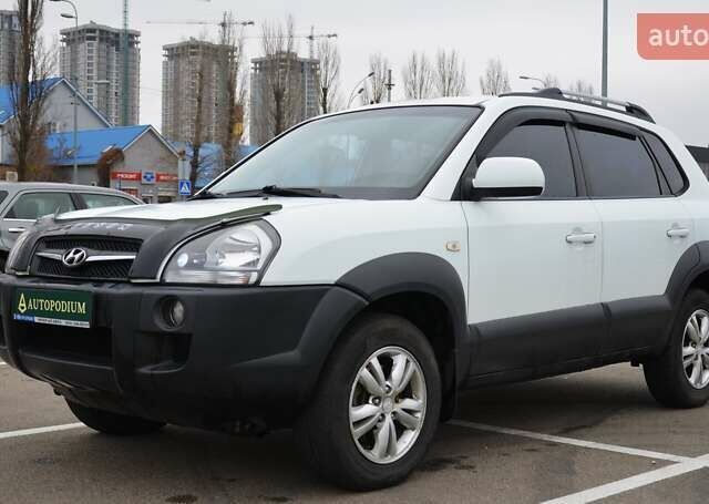 Білий Хендай Туксон, об'ємом двигуна 1.98 л та пробігом 186 тис. км за 8777 $, фото 3 на Automoto.ua