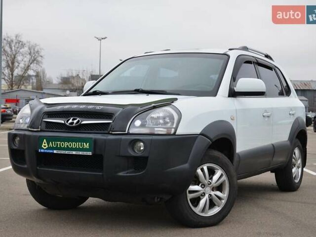 Білий Хендай Туксон, об'ємом двигуна 1.98 л та пробігом 186 тис. км за 8777 $, фото 38 на Automoto.ua