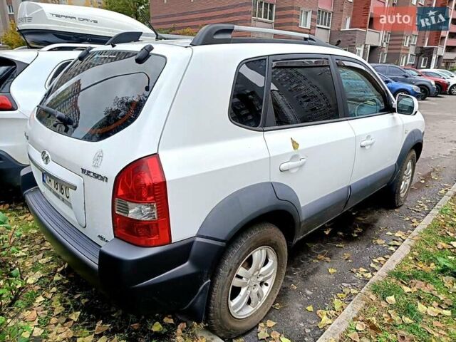 Хендай Туксон 2012 у Києві на Automoto.ua Білий Хендай Туксон, об'ємом двигуна 1.98 л та пробігом 200 тис. км за 9000 $, фото 6 на Automoto.ua