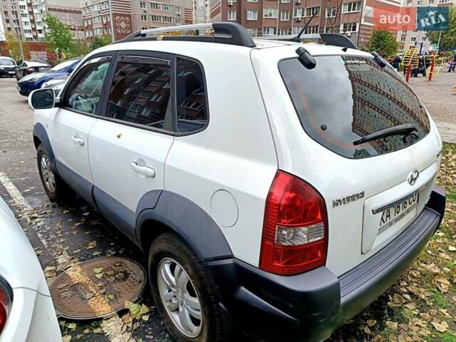 Хендай Туксон 2012 у Києві на Automoto.ua Білий Хендай Туксон, об'ємом двигуна 1.98 л та пробігом 200 тис. км за 9000 $, фото 4 на Automoto.ua