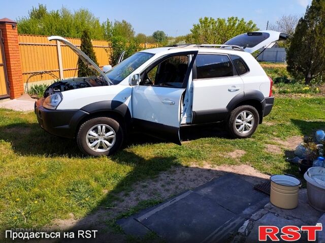 Белый Хендай Туксон, объемом двигателя 2 л и пробегом 151 тыс. км за 9999 $, фото 10 на Automoto.ua