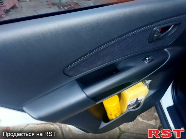 Белый Хендай Туксон, объемом двигателя 2 л и пробегом 151 тыс. км за 9999 $, фото 5 на Automoto.ua