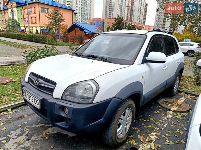 Хендай Туксон 2012 у Києві на Automoto.ua Білий Хендай Туксон, об'ємом двигуна 1.98 л та пробігом 200 тис. км за 9000 $, фото 7 на Automoto.ua