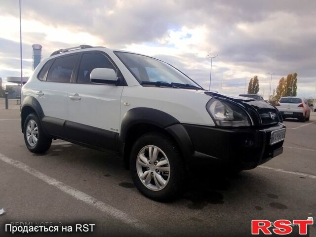 Белый Хендай Туксон, объемом двигателя 2 л и пробегом 151 тыс. км за 9999 $, фото 6 на Automoto.ua