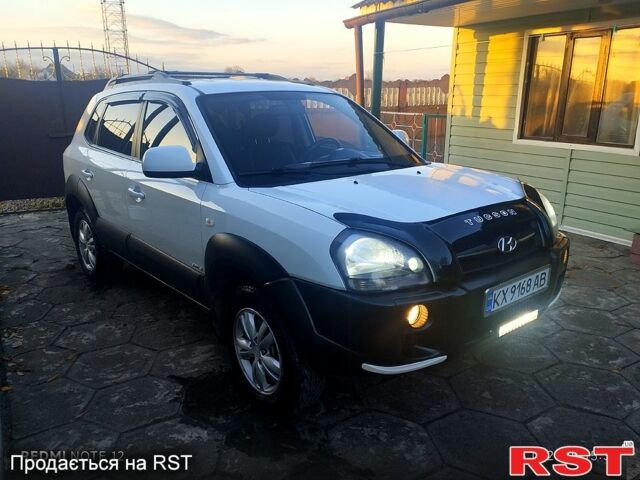 Белый Хендай Туксон, объемом двигателя 2 л и пробегом 151 тыс. км за 9999 $, фото 2 на Automoto.ua