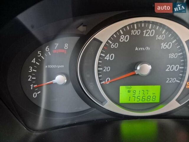 Белый Хендай Туксон, объемом двигателя 1.98 л и пробегом 175 тыс. км за 10500 $, фото 10 на Automoto.ua