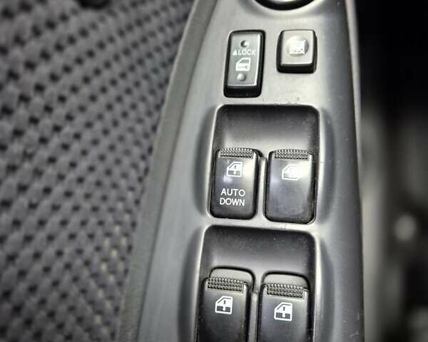 Белый Хендай Туксон, объемом двигателя 1.98 л и пробегом 175 тыс. км за 10500 $, фото 16 на Automoto.ua