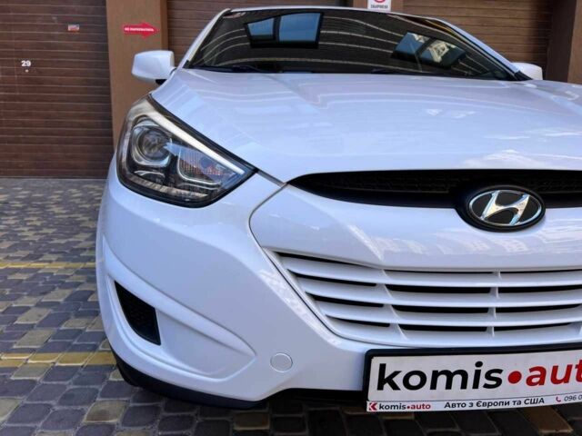 Белый Хендай Туксон, объемом двигателя 2 л и пробегом 160 тыс. км за 12199 $, фото 23 на Automoto.ua