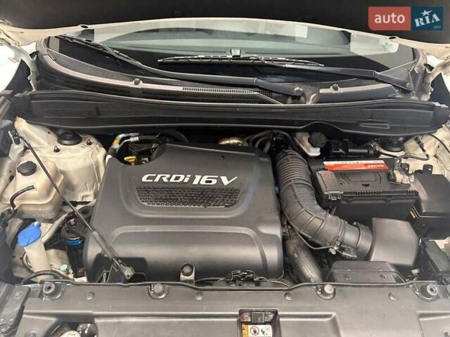 Белый Хендай Туксон, объемом двигателя 2 л и пробегом 150 тыс. км за 14500 $, фото 9 на Automoto.ua