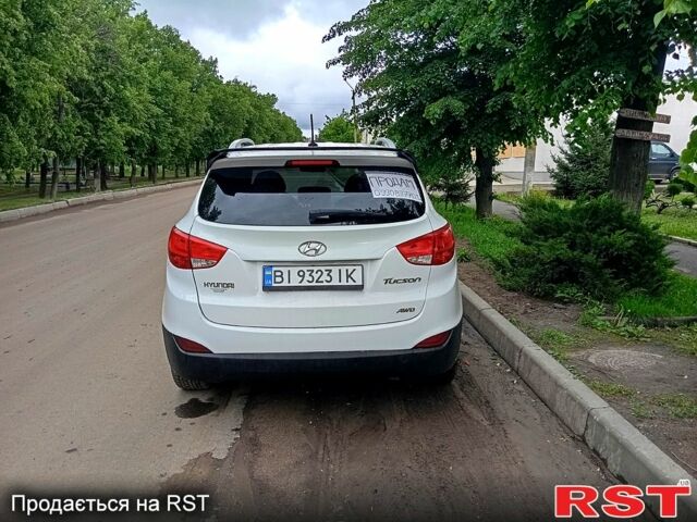 Белый Хендай Туксон, объемом двигателя 2.4 л и пробегом 87 тыс. км за 11500 $, фото 4 на Automoto.ua