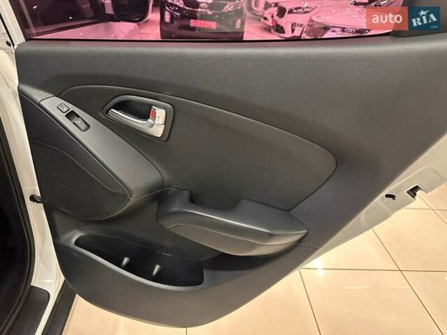 Хендай Туксон 2013 в Одессе на Automoto.ua Белый Хендай Туксон, объемом двигателя 2 л и пробегом 161 тыс. км за 15500 $, фото 22 на Automoto.ua
