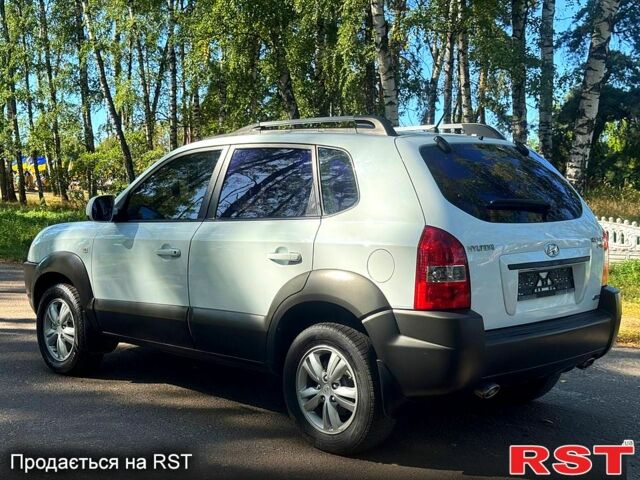 Белый Хендай Туксон, объемом двигателя 2 л и пробегом 142 тыс. км за 10280 $, фото 2 на Automoto.ua
