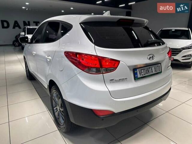 Белый Хендай Туксон, объемом двигателя 2 л и пробегом 150 тыс. км за 14500 $, фото 7 на Automoto.ua