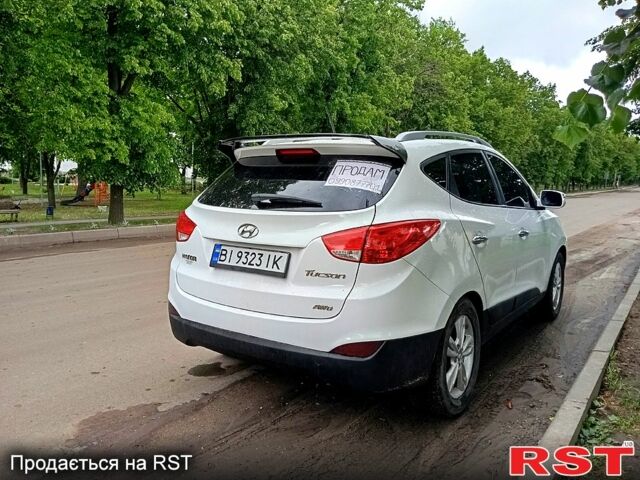 Белый Хендай Туксон, объемом двигателя 2.4 л и пробегом 87 тыс. км за 11500 $, фото 7 на Automoto.ua