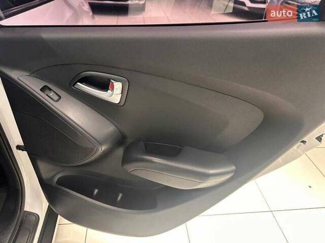 Белый Хендай Туксон, объемом двигателя 2 л и пробегом 150 тыс. км за 14500 $, фото 21 на Automoto.ua