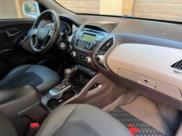 Белый Хендай Туксон, объемом двигателя 2 л и пробегом 160 тыс. км за 12199 $, фото 20 на Automoto.ua