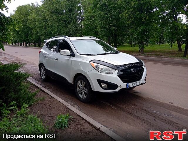 Белый Хендай Туксон, объемом двигателя 2.4 л и пробегом 87 тыс. км за 11500 $, фото 3 на Automoto.ua